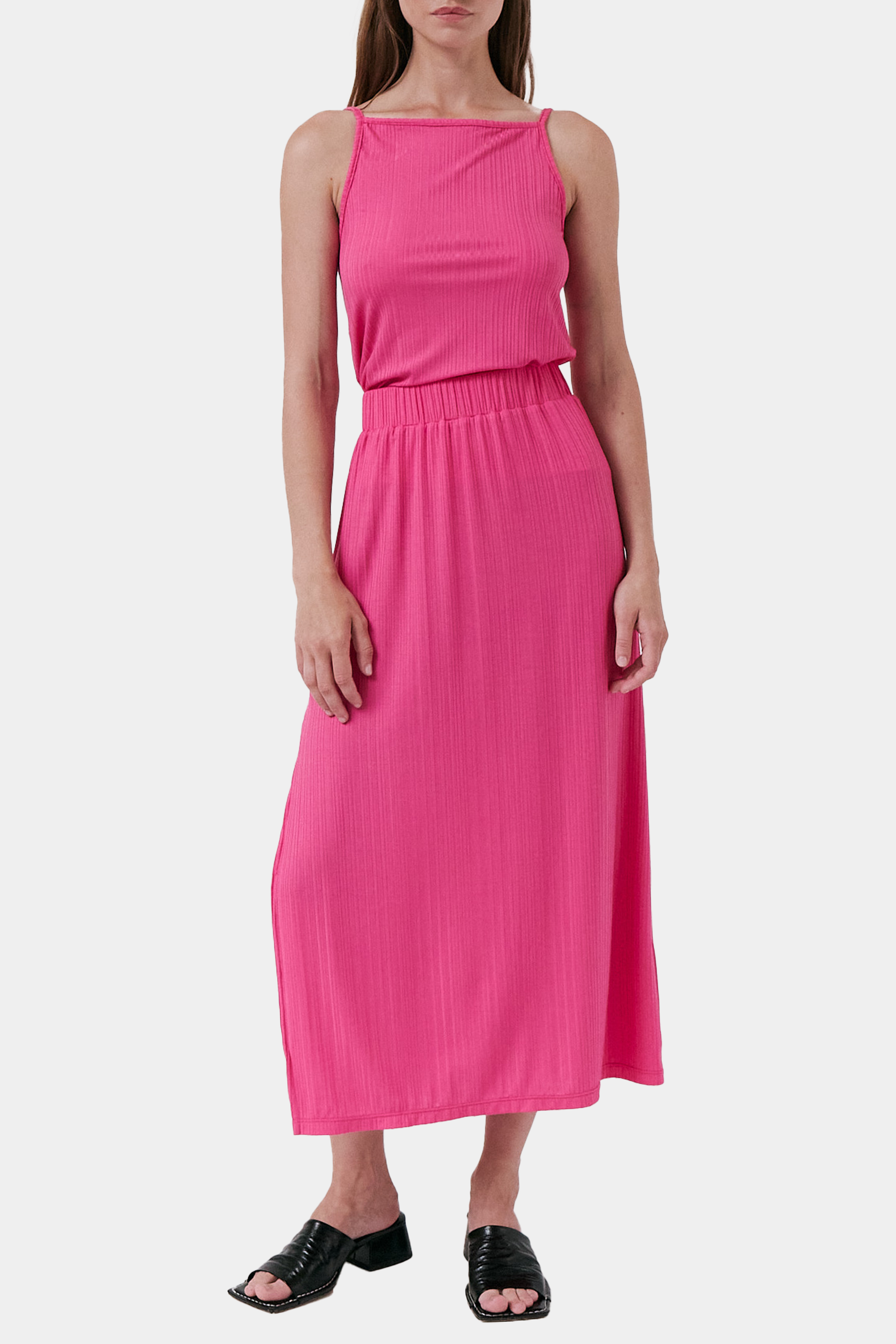 3673003